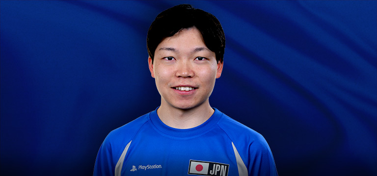Retrato oficial do piloto japonês Takuma Miyazono, vencedor da Nations Cup em Singapura.